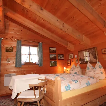 Chalet Pettneu בקתה